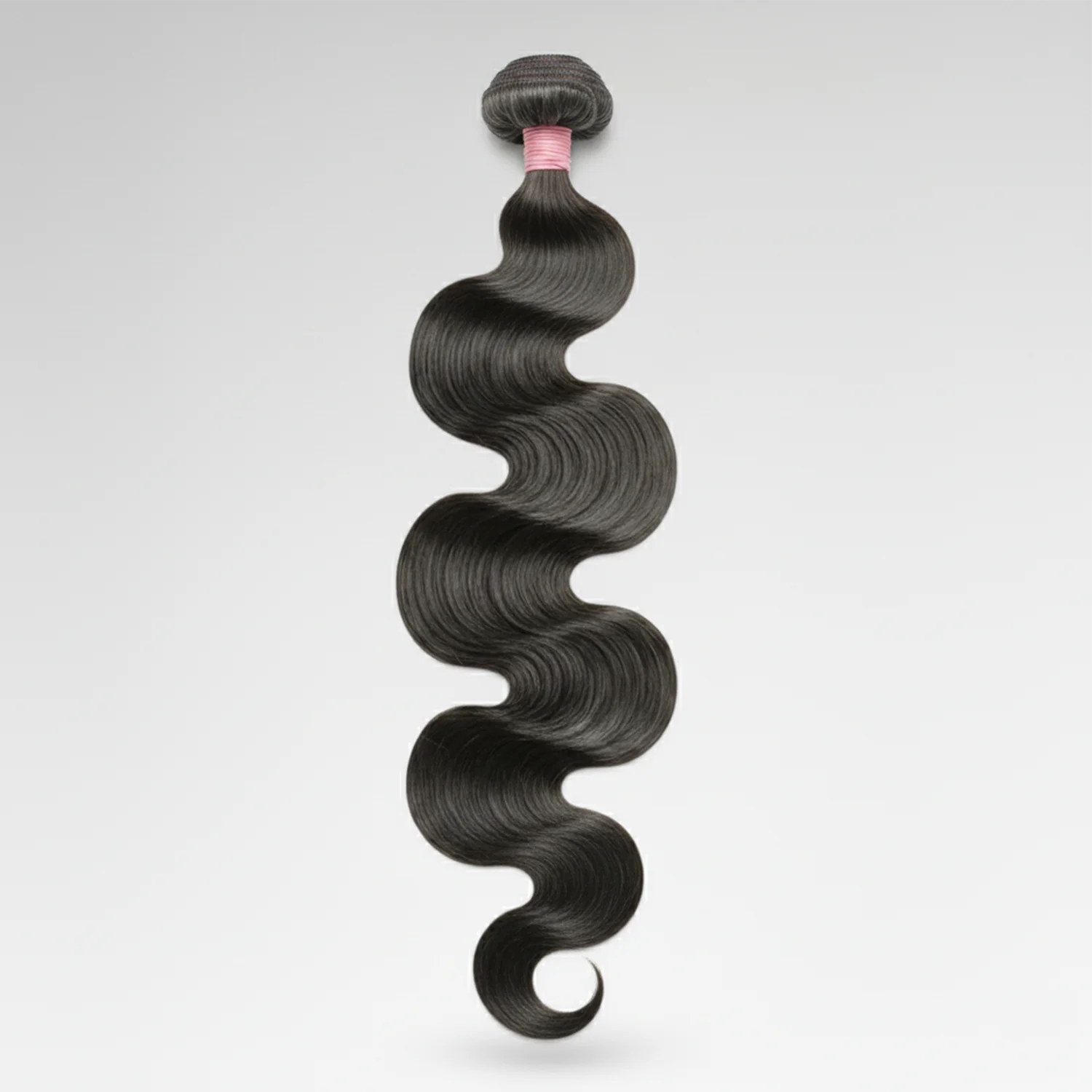 Tissage Body Wave en cheveux vierges 12A, mèches ondulées au toucher soyeux et naturel. Texture fluide, boucles sensuelles et brillance élégante pour une coiffure durable et douce après brossage ou shampoing.