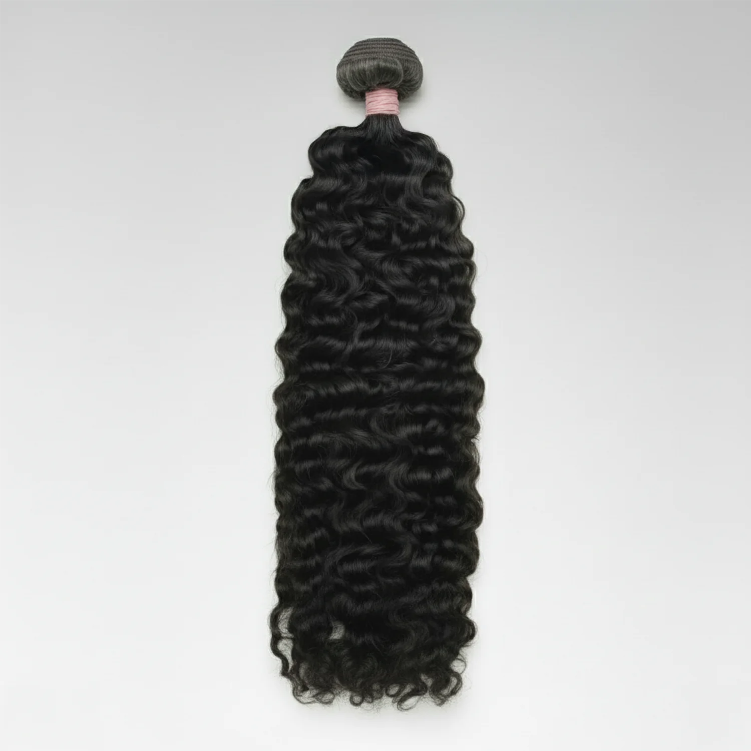 Tissage bouclé en cheveux vierges 12A, mèches Burmese Curly à la texture dense et naturelle. Boucles serrées, souples et brillantes, parfaites pour une coiffure volumineuse, douce au toucher et facile à démêler.