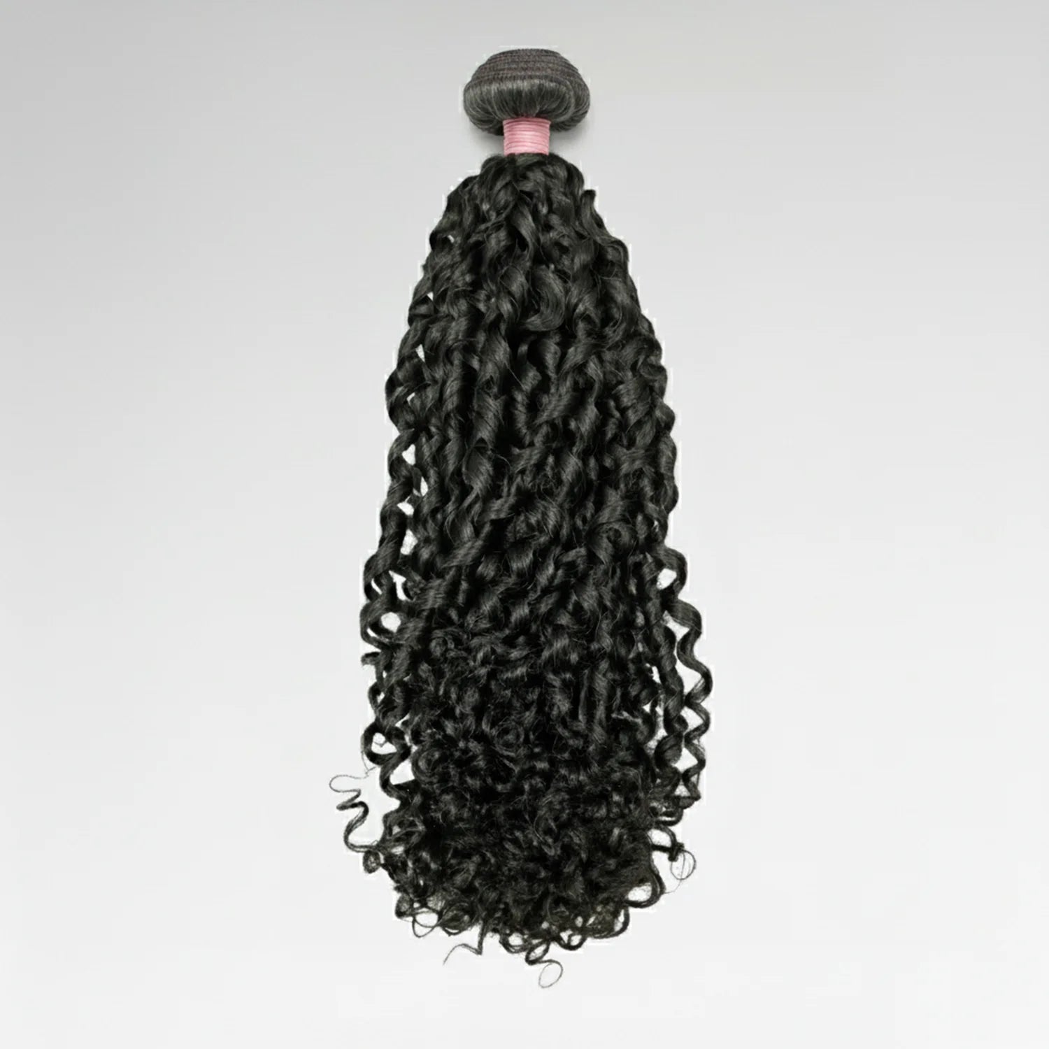 Tissage curly en cheveux vierges 12A, boucles serrées et rebondies pour un effet afro naturel. Mèches denses, souples et brillantes, idéales pour une coiffure volumineuse et durable au toucher doux et soyeux.