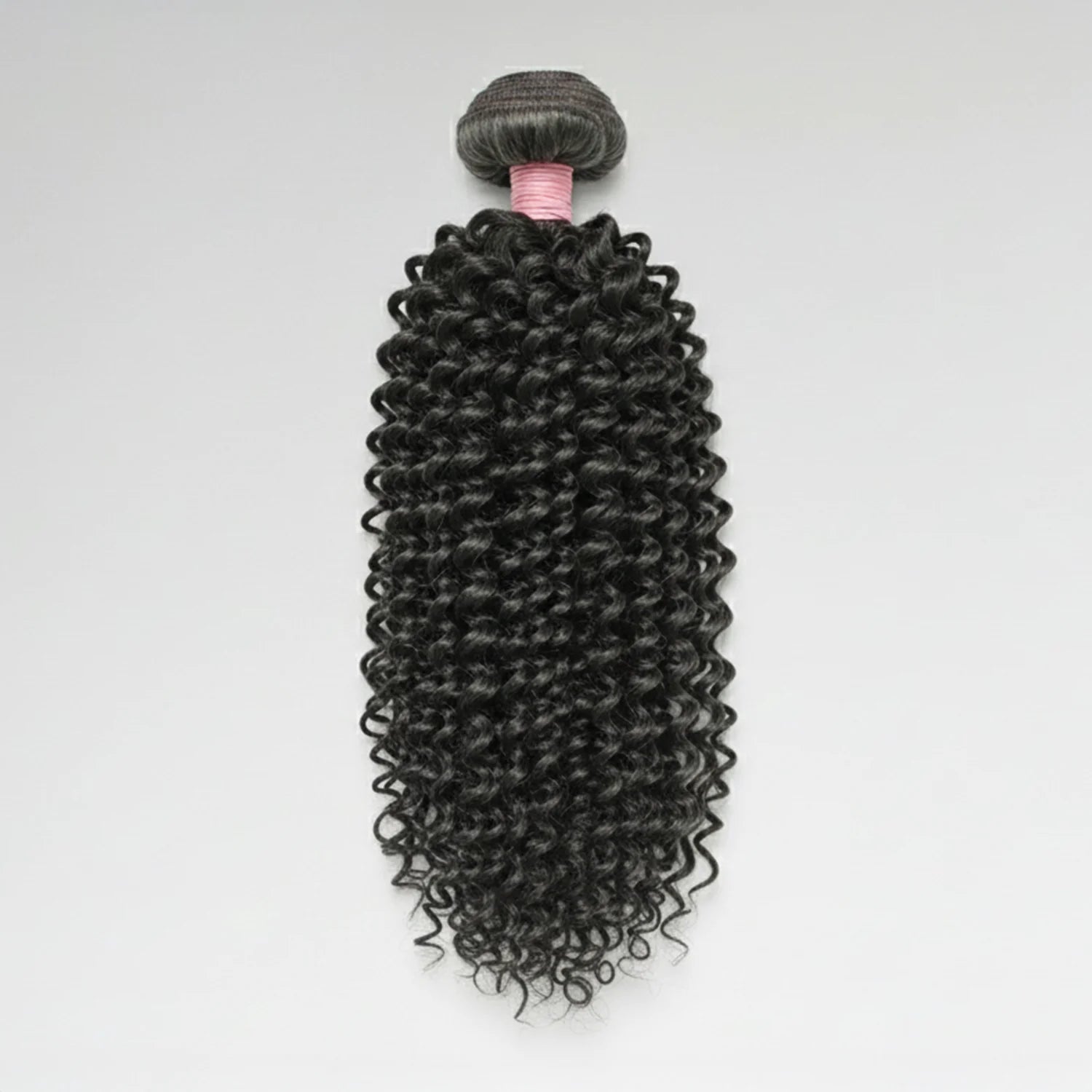 Tissage curly en cheveux vierges 12A, mèches frisées denses et naturelles au toucher doux. Boucles définies, souples et brillantes, idéales pour une coiffure afro élégante, facile à entretenir et durable après shampoing.