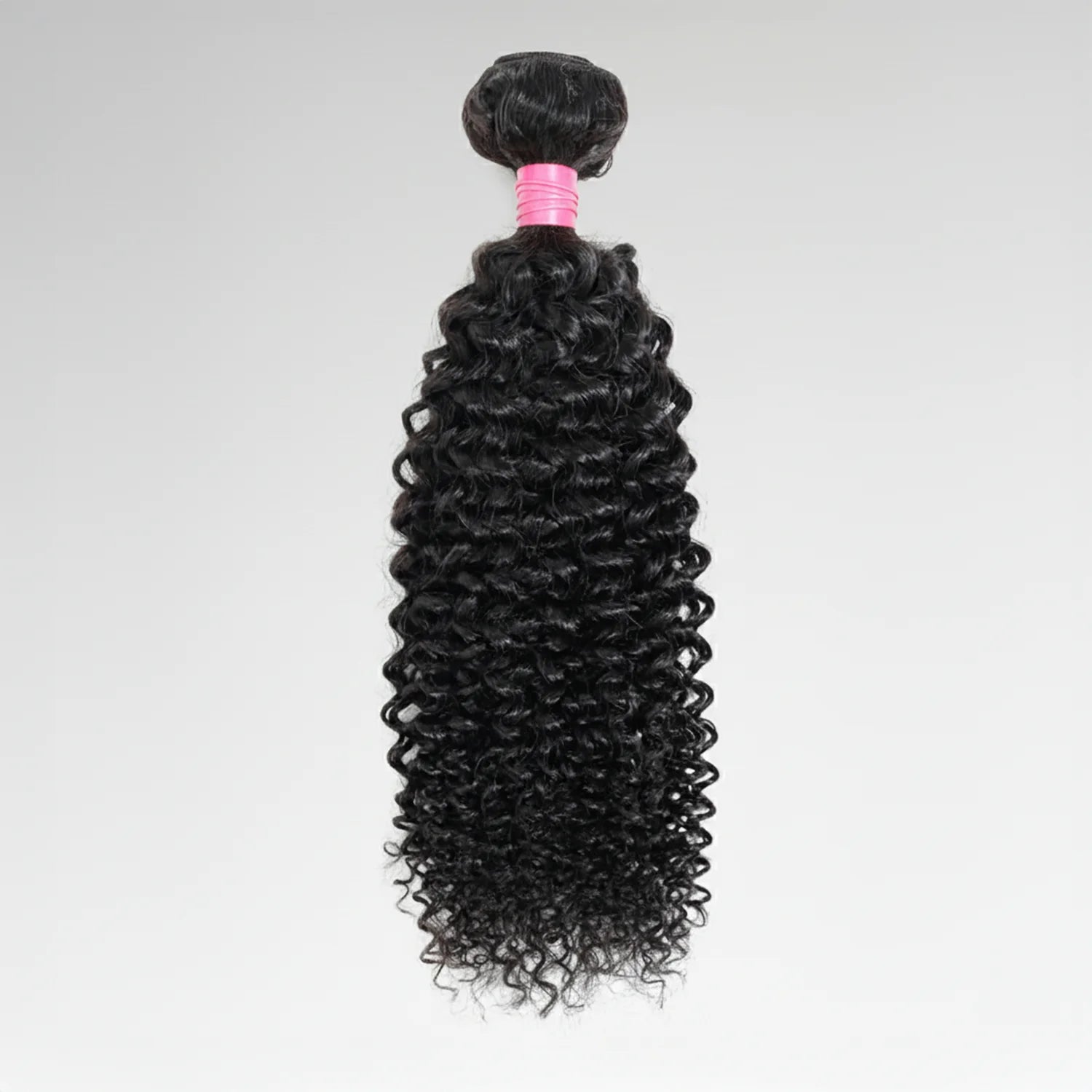 Tissage Kinky Curly en cheveux vierges 12A, mèches frisées denses et texturées. Boucles serrées, rebondies et naturelles pour un look afro chic, doux au toucher et facile à entretenir après shampoing.