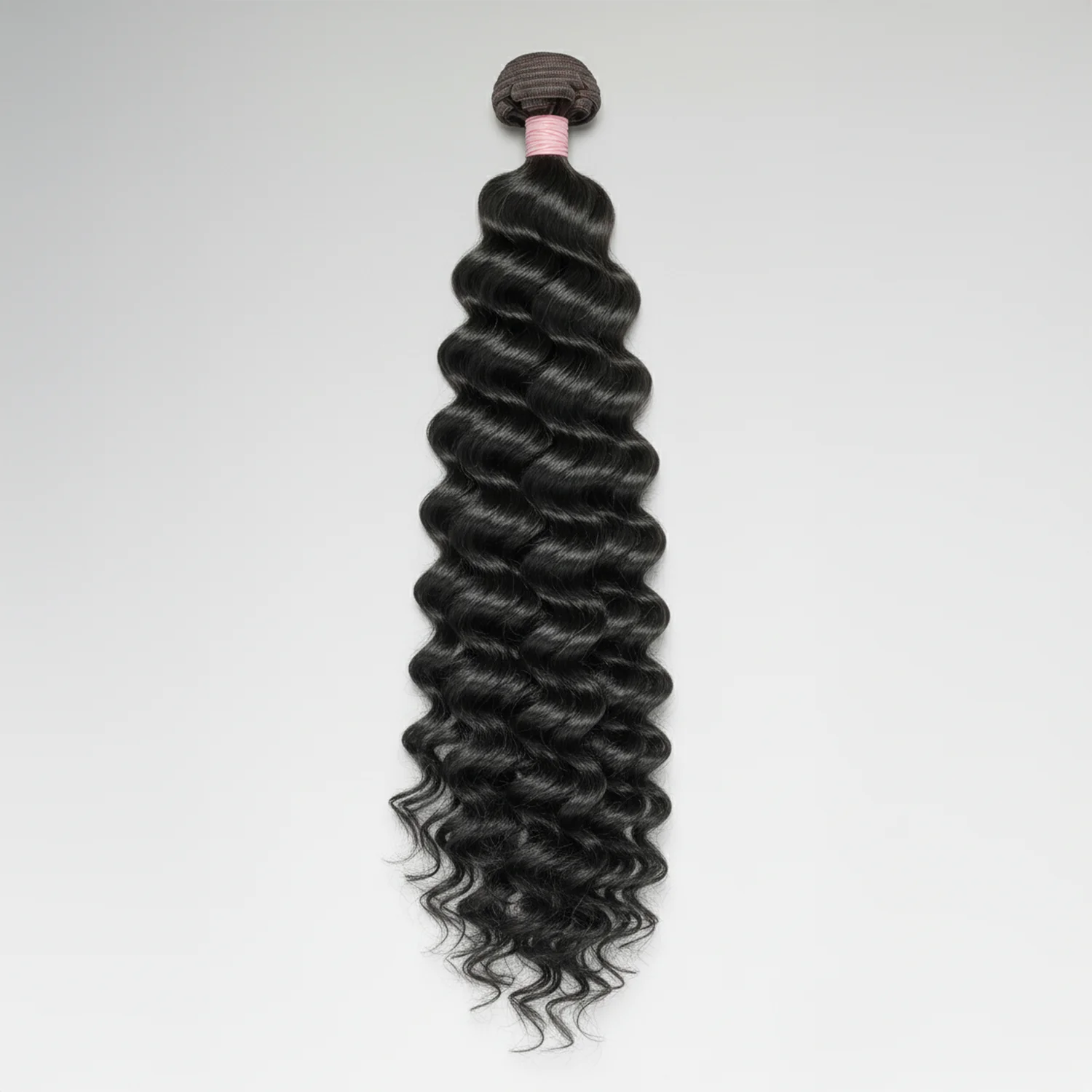 Tissage Loose Curl en cheveux vierges 12A, mèches bouclées souples et brillantes. Texture naturelle et fluide, boucles légères au toucher soyeux, idéales pour une coiffure élégante et facile à entretenir.