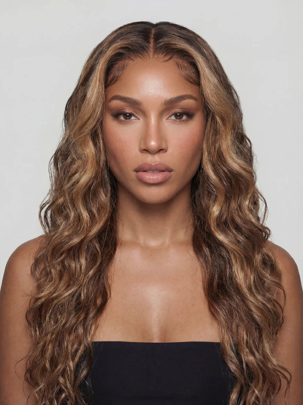 Perruque lace front HD Natural Wave honey blonde highlights avec hairline naturelle et effet cuir chevelu invisible Carthair