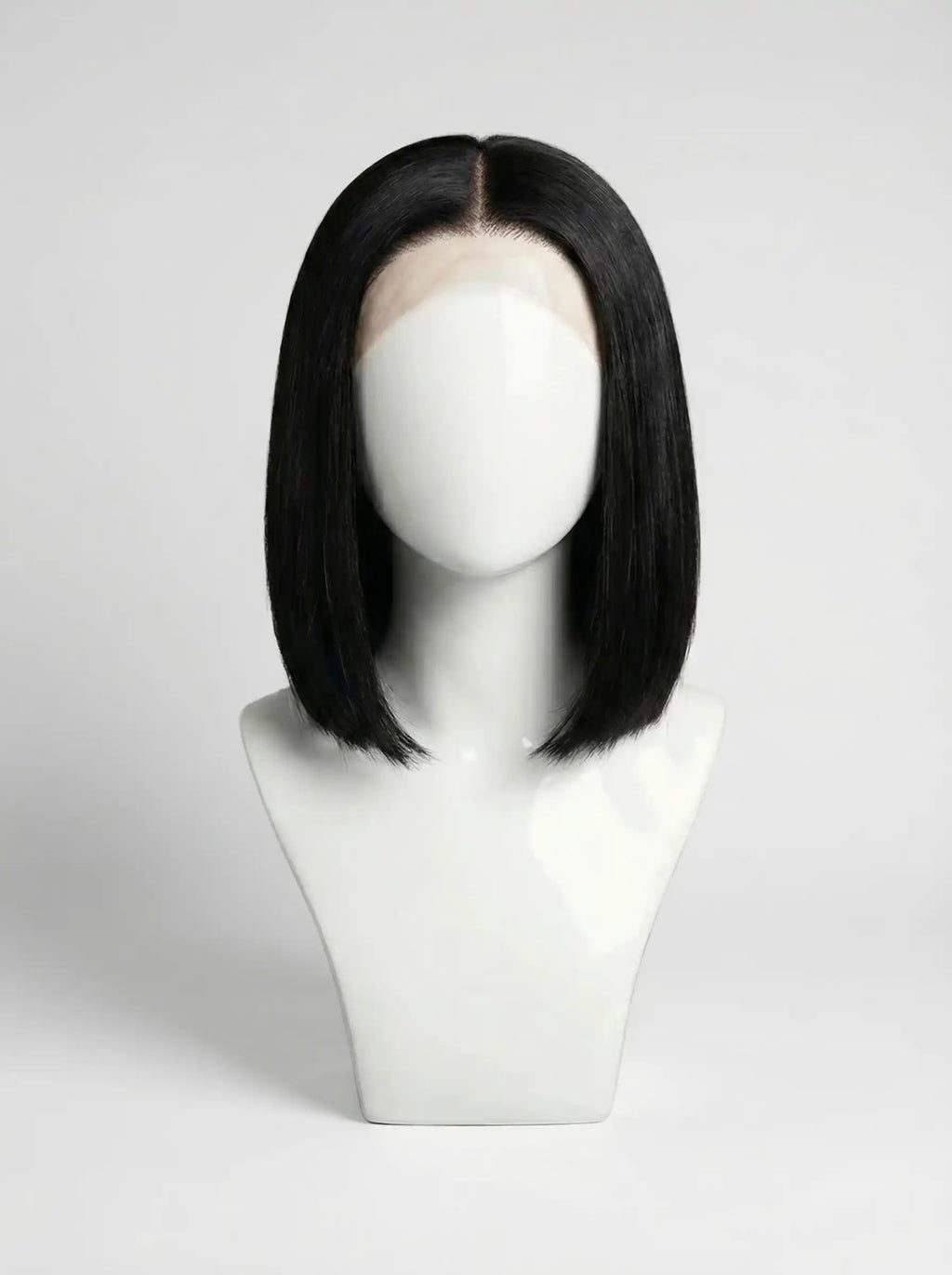 perruque bob lisse cheveux humains HD lace effet naturel raie centrale coupe carré blunt cut mannequin présentation produit