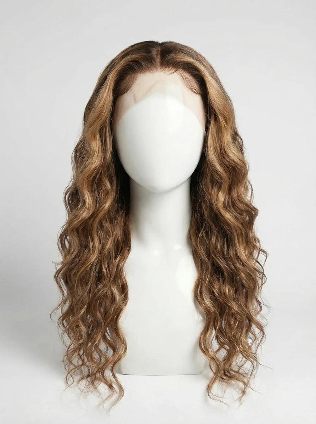 Perruque lace front HD honey blonde highlights Natural Wave sur mannequin, ondulations fluides et balayage doré cheveux humains vierges Carthair