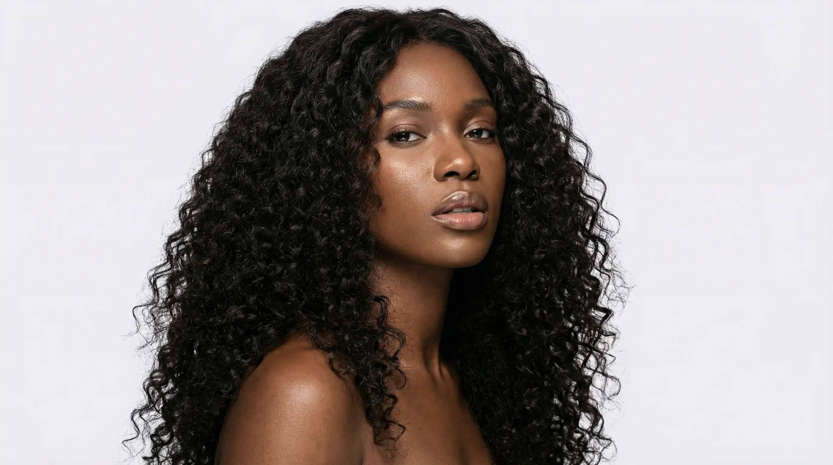 Collection Tissage Bouclé Carthair – tissage boucles définies et volumineuses, texture naturelle haute densité, rendu glamour longue tenue.