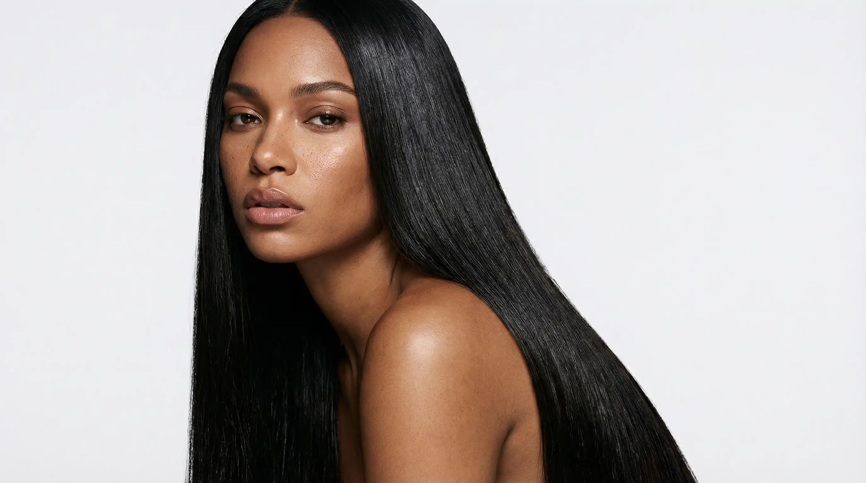 Collection Tissage Cheveux Carthair – tissage noir intense, fibre premium haute densité, finition brillante effet salon professionnel.